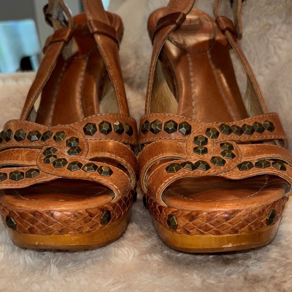 FRYE Caramel studded slingback Leather Heels - Picture 9 of 14
